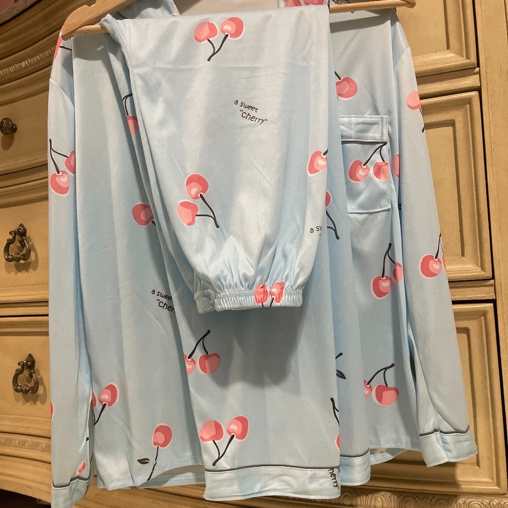 Pajama set - Picture 3 of 3